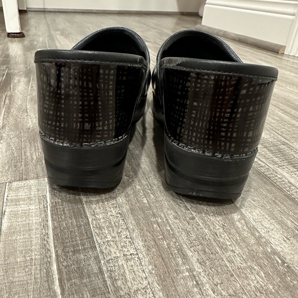 Dansko Professional Clog- Patent Leather, Women’s 8.5 - Picture 9 of 15